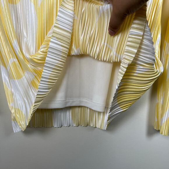 Women's Medium Alfani Pleated Floral-Print Yellow and White Blouse - Picture 4 of 5